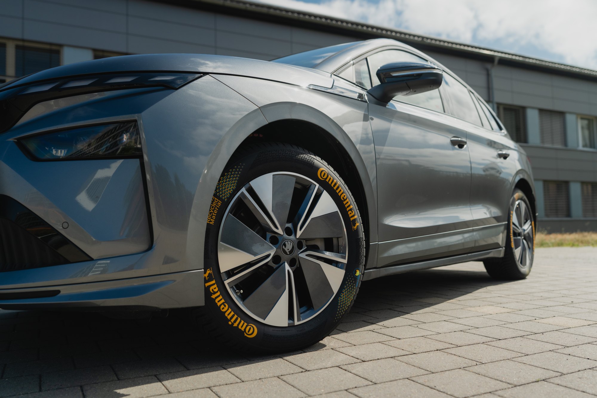 Continental ZEvRA-Konzeptreifen verwendet 43% recycelte Materialien und erreicht die beste EU-Rollwiderstandsbewertung